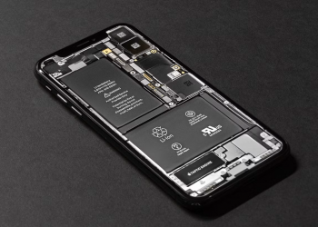 Smartphone batteries are getting bigger