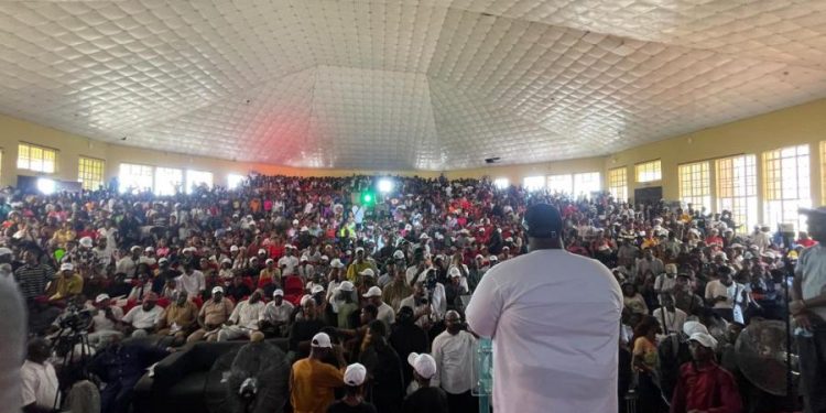 Project New Nigeria distrbutes iPads