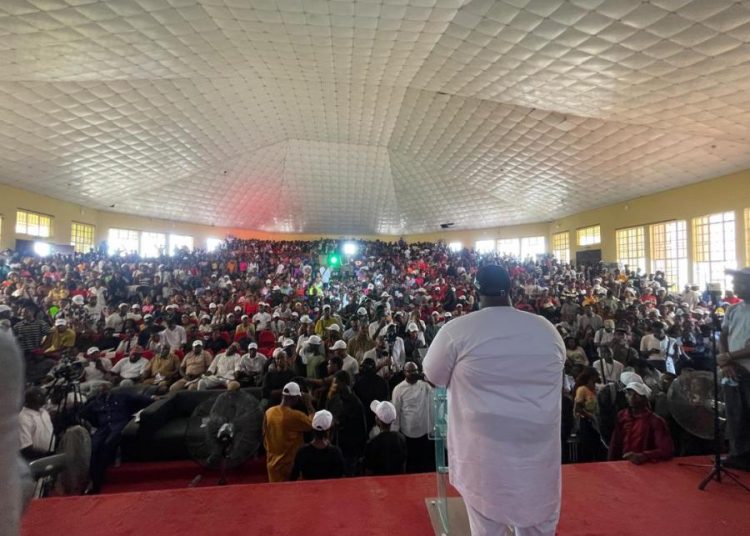 Project New Nigeria distrbutes iPads