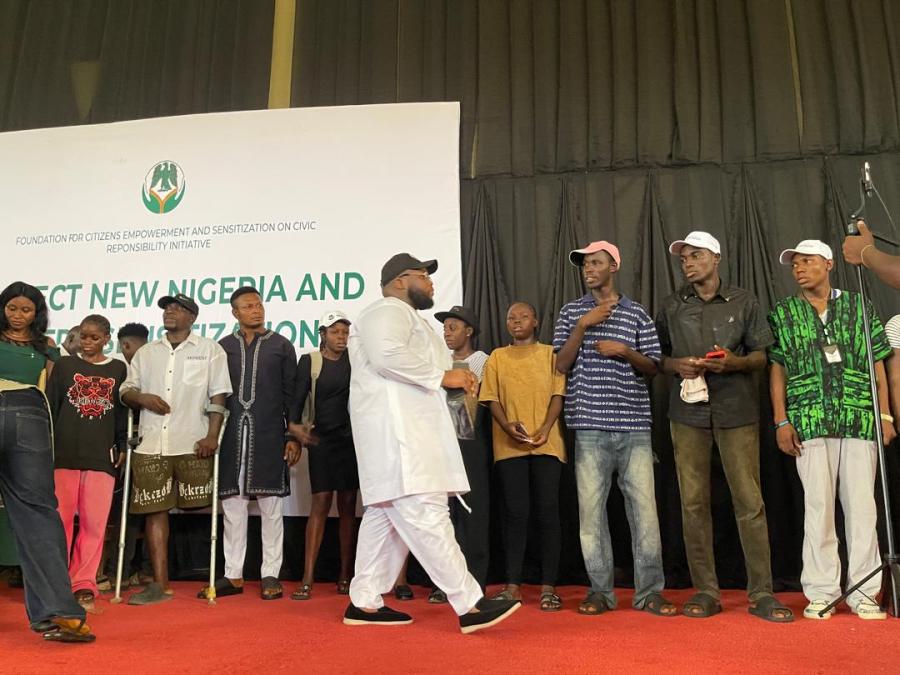 Project New Nigeria distrbutes iPads