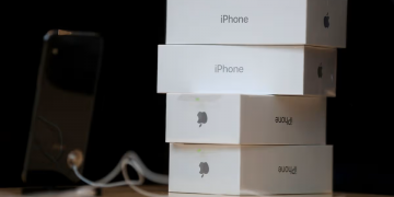 Apple OLED shipment