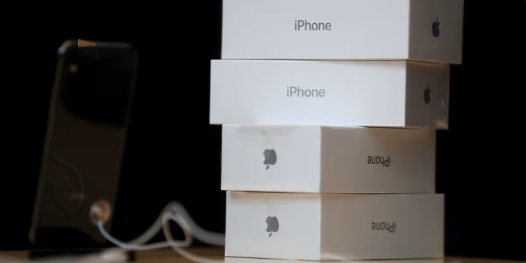 Apple OLED shipment