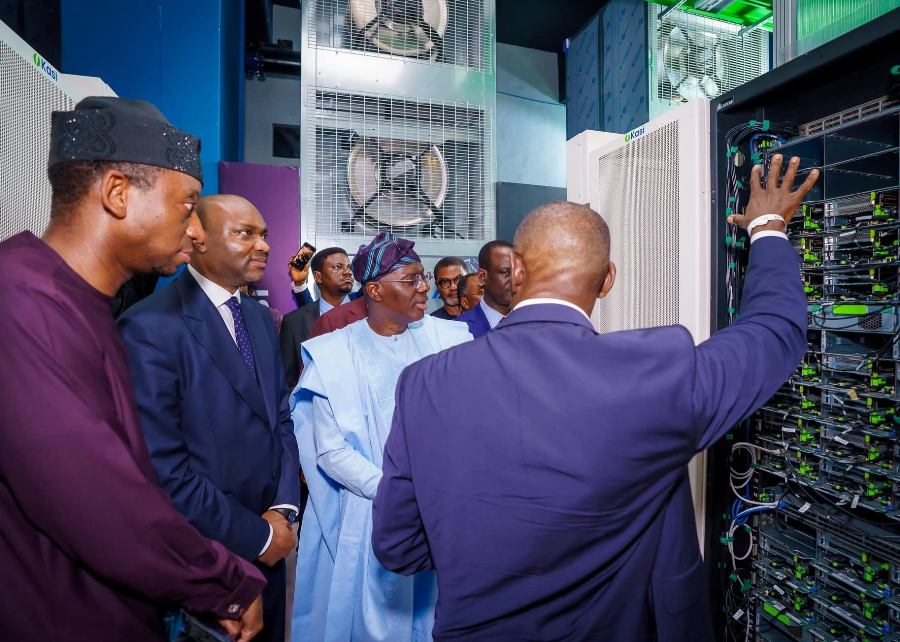 Governor Babajide Sanwo-Olu leads a tour of Kasi Cloud Datacenters