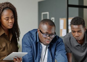 Kenya Firms Cut Jobs for First Time in Over a Year