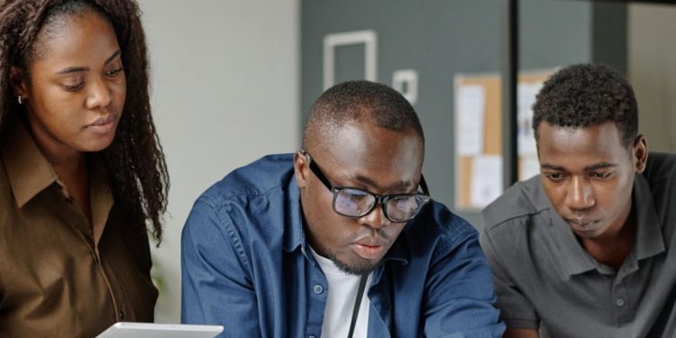 Kenya Firms Cut Jobs for First Time in Over a Year